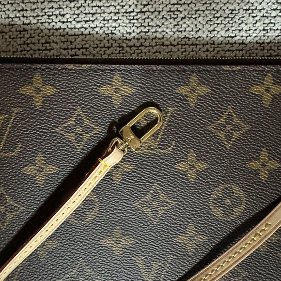 Louis Vuitton Monogram Pouch Wristlet Beige Inside Brand New! - Picture 2 of 8